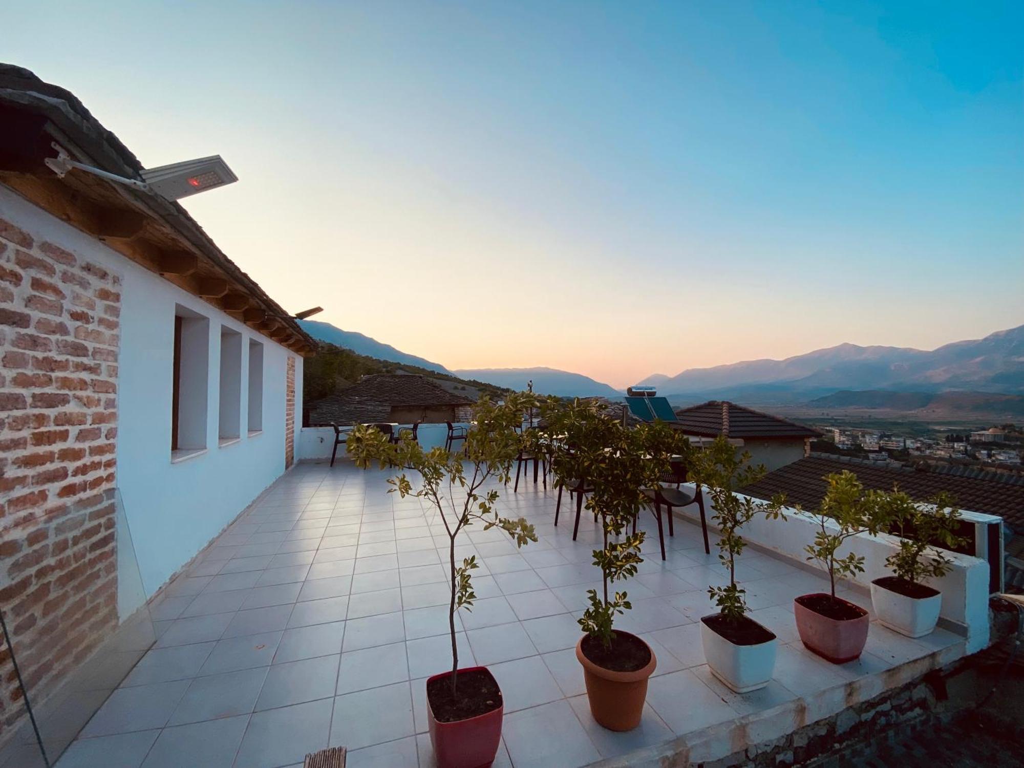 Vila Eri Gjirokastër Exterior foto